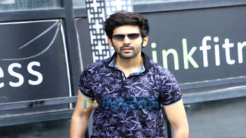 Photos: Kartik Aaryan, Shahid Kapoor and others snapped at the gym