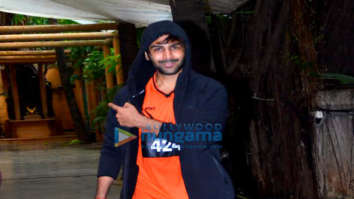 Photos: Kartik Aaryan and Ananya Panday snapped at dance class in Juhu