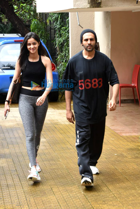 photos kartik aaryan and ananya panday spotted after dance rehearsals 2