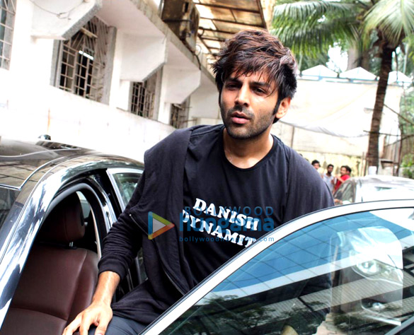 photos kartik aaryan spotted post dance rehearsal in andheri 3