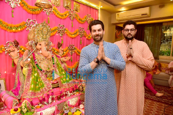 photos neil nitin mukesh snapped with his family during ganpati puja at his residence 2