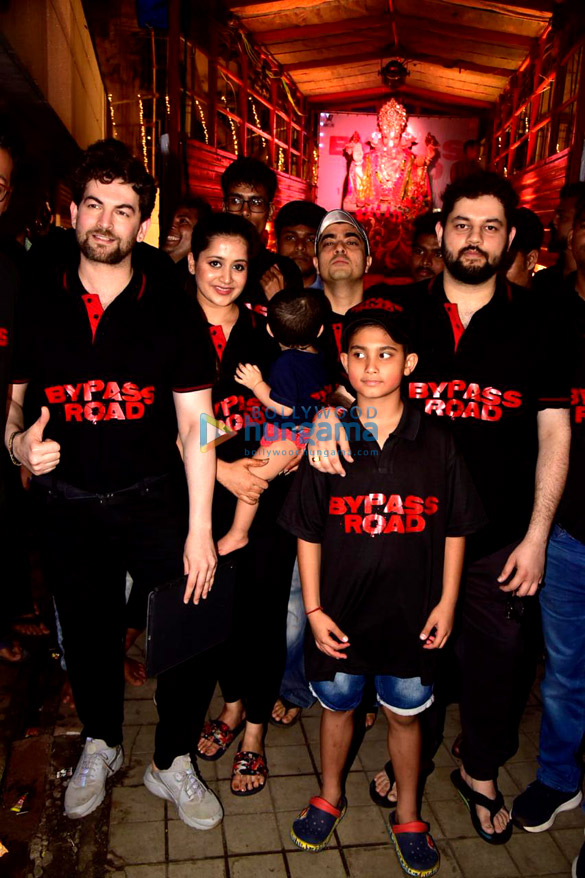 Photos: Neil Nitin Mukesh snapped with his family during Ganpati visarjan Photos: Neil Nitin Mukesh snapped with his family during Ganpati visarjan