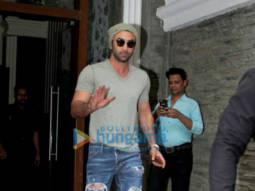 Photos: Ranbir Kapoor spotted at a clinic in Bandra