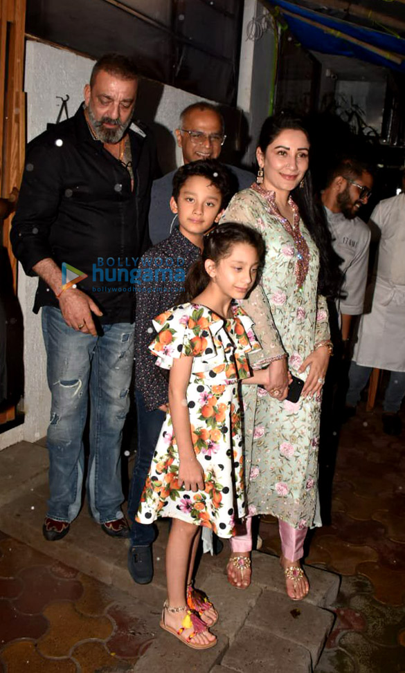 photos sanjay dutt spotted with family at bandra 1