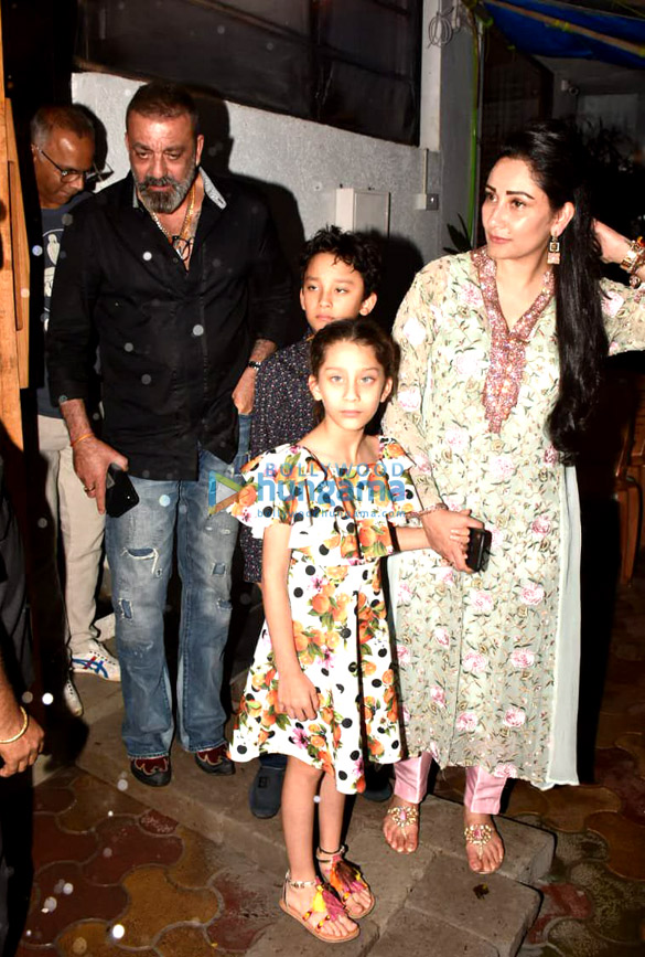 photos sanjay dutt spotted with family at bandra 6