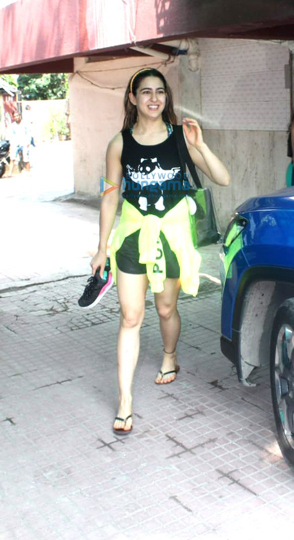 photos sara ali khan and daisy shah spotted at the pilates gym 2