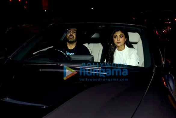 photos shilpa shetty shamita shetty russell peters and others spotted at bastian in bandra 6