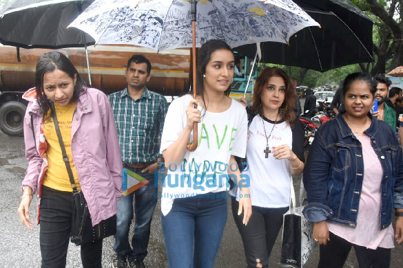 photos shraddha kapoor stands tall in protest to protect the trees of aarey forest 4