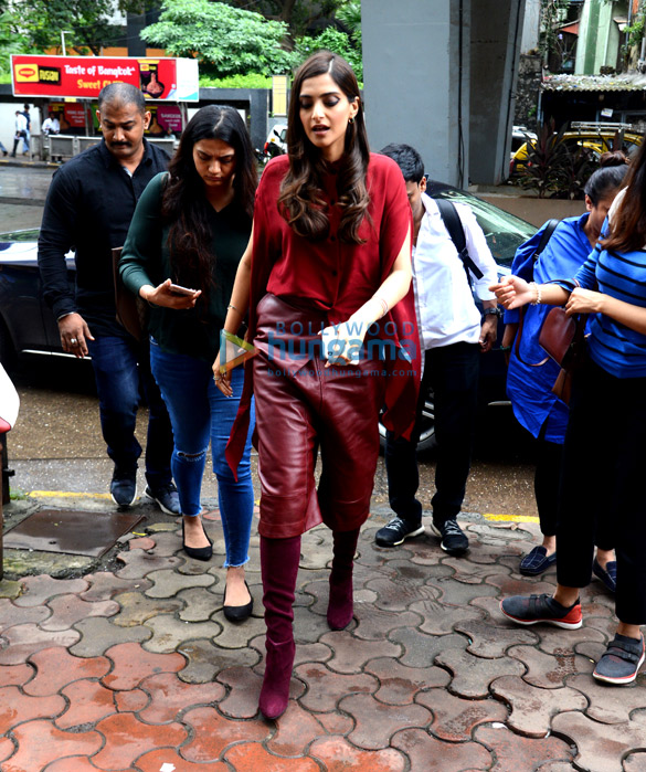 photos sonam kapoor ahuja and dulquer salmaan snapped promoting their film the zoya factor 3 2