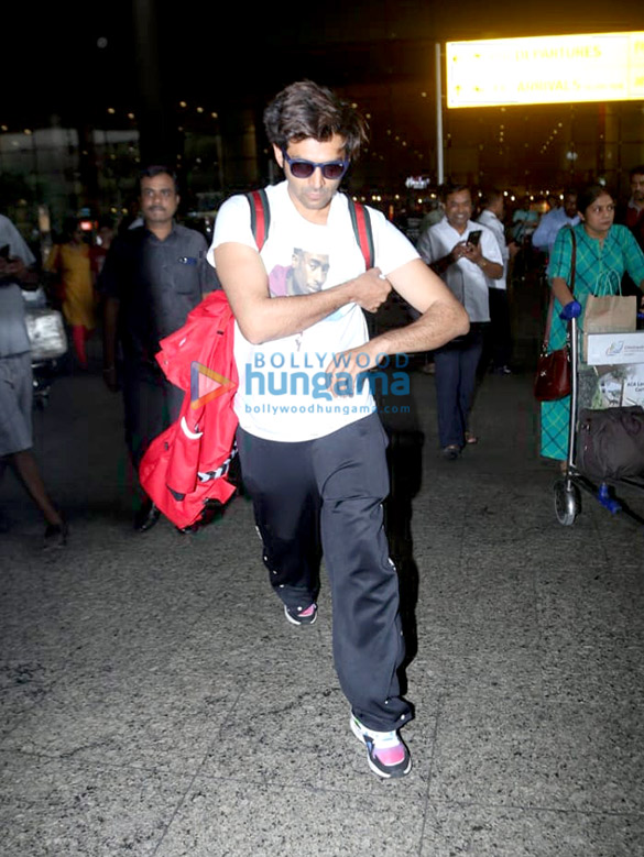 photos sunny leone evelyn sharma ananya panday and others snapped at the airport 4