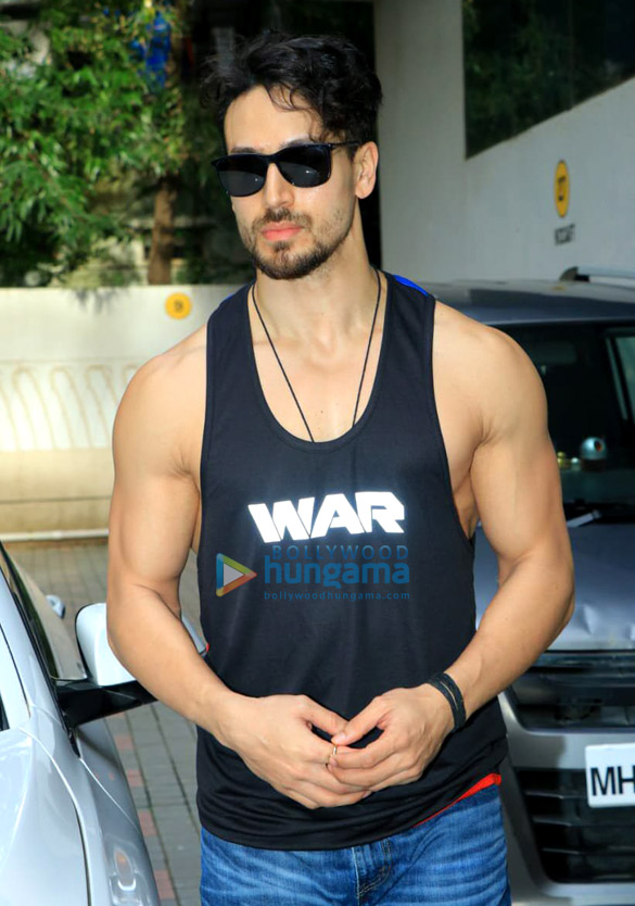 photos tiger shroff snapped at fyl zone fitness 6