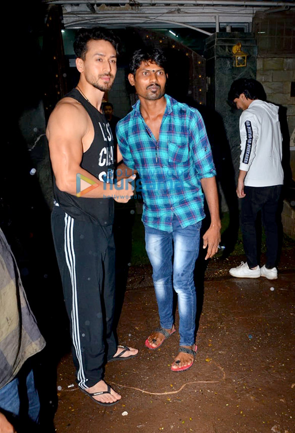 Photos: Tiger Shroff snapped in Juhu Photos: Tiger Shroff snapped in Juhu