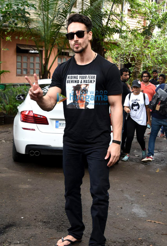 photos tiger shroff spotted during war promotions 3