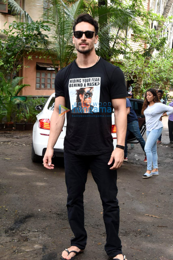 photos tiger shroff spotted during war promotions 4