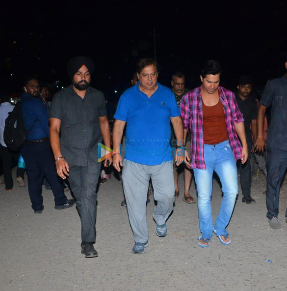 Photos: Varun Dhawan, David Dhawan and Anjini Dhawan snapped at the Versova jetty Photos: Varun Dhawan, David Dhawan and Anjini Dhawan snapped at the Versova jetty