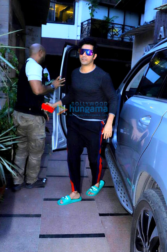 photos varun dhawan snapped at the gym 2
