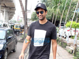 Photos: Vicky Kaushal snapped at Apple store in Andheri