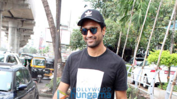 Photos: Vicky Kaushal snapped at Apple store in Andheri