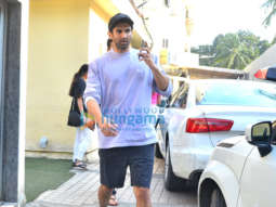 Photos: Aditya Roy Kapur, Shilpa Shetty and others snapped in Juhu