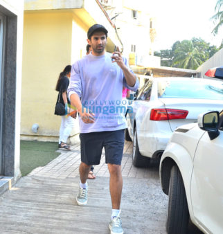 Photos: Aditya Roy Kapur, Shilpa Shetty and others snapped in Juhu