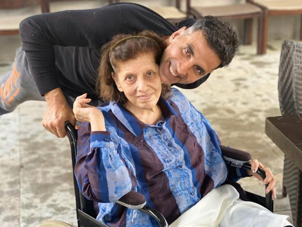 Akshay Kumar celebrates his mom's 80th birthday with entire family 