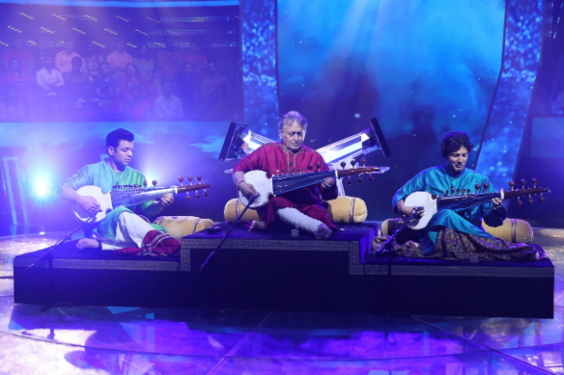 Amitabh Bachchan receives special surprise from Ustad Amjad Ali Khan on his 77th birthday on the sets of Kaun Banega Crorepati Amitabh Bachchan receives special surprise from Ustad Amjad Ali Khan on his 77th birthday on the sets of Kaun Banega Crorepati