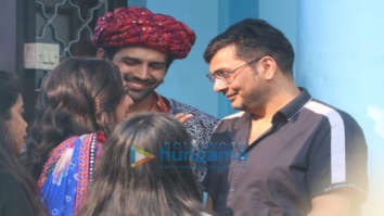 on the sets of the movie Bhool Bhulaiyaa 2