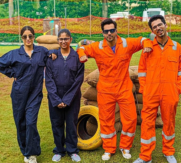 EXCLUSIVE VIDEO: Varun Dhawan and Janhvi Kapoor play paintball with their fans EXCLUSIVE VIDEO: Varun Dhawan and Janhvi Kapoor play paintball with their fans