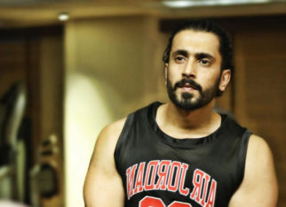 Fans show their love to Sunny Singh as he visits an esteemed college to promote Ujda Chaman