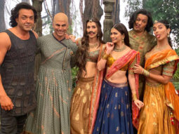 Kriti Sanon posts a funny picture with her CRACKED Housefull 4 bunch and it is sure to leave you in splits!