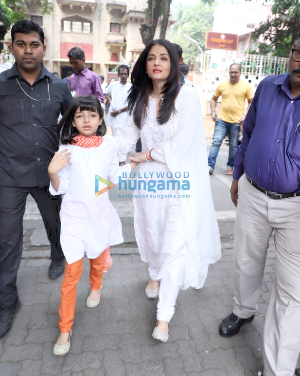 Photos: Aishwarya Rai Bachchan and Aaradhya Bachchan snapped at Ramakrishna Mission for Dussehra Puja