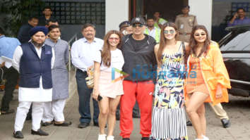 Photos: Akshay Kumar, Kriti Sanon, Pooja Hegde and others snapped at the airport