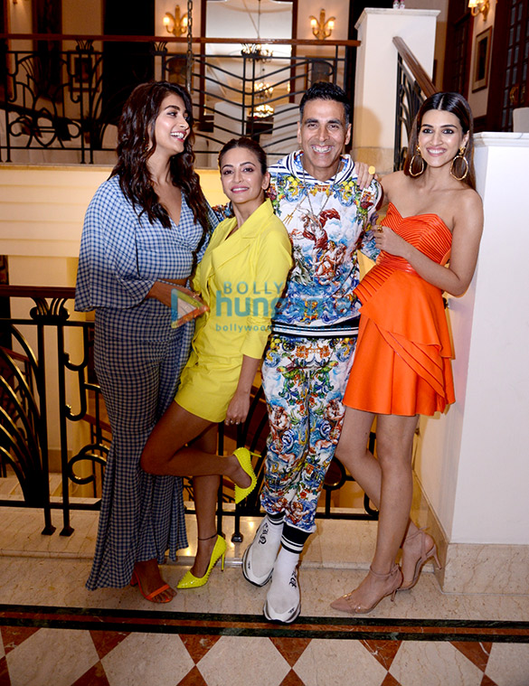 photos akshay kumar pooja hegde kriti kharbanda kriti sanon and bobby deol snapped promoting their film housefull 4 in delhi 1