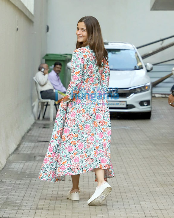 photos alia bhatt snapped at the old dharma office 6