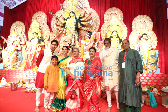 Photos: Amitabh Bachchan, Jaya Bachchan, Kajol and others snapped visiting Durga pandal