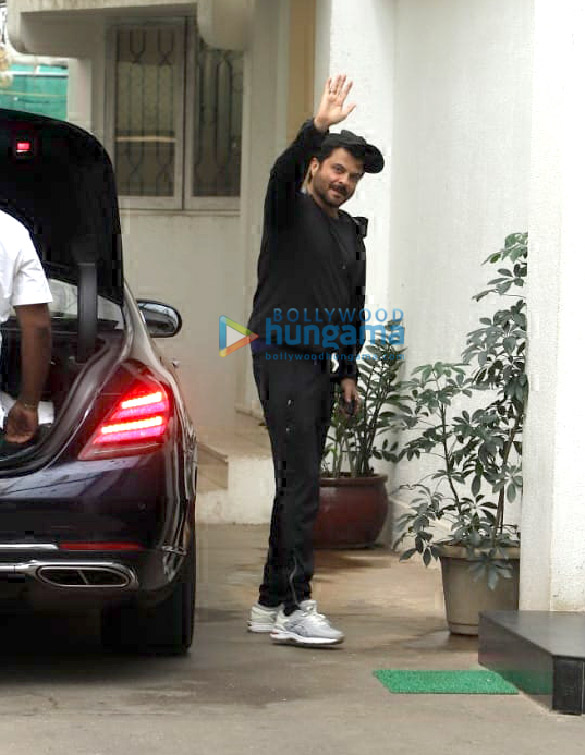 Photos: Anil Kapoor snapped in Juhu