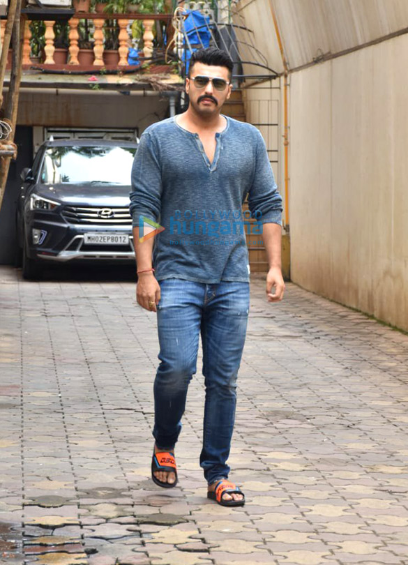 photos arjun kapoor spotted at a clinic in juhu 2