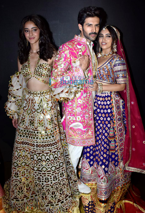 photos celebs grace abu jani and sandeep khoslas fashion show1 5