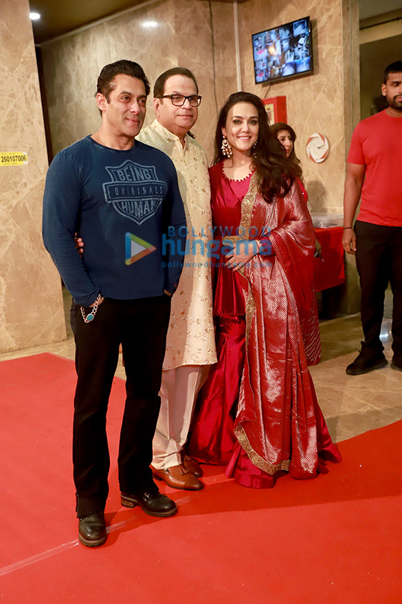 Photos: Celebs grace Ramesh S Taurani’s Diwali bash Photos: Celebs grace Ramesh S Taurani’s Diwali bash