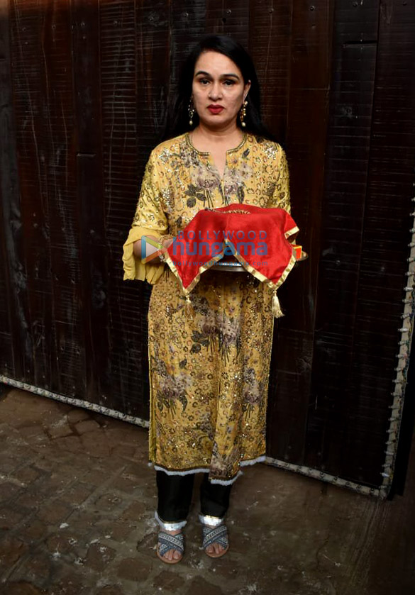 photos celebs snapped celebrating karwa chauth 10