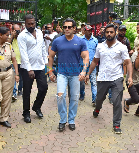 photos celebs snapped exercising their right to vote at the maharastra state elections 048