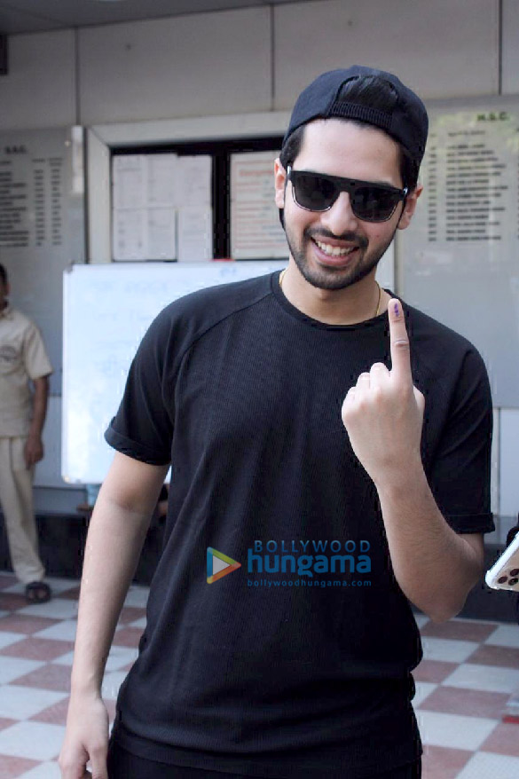 photos celebs snapped exercising their right to vote at the maharastra state elections5 6