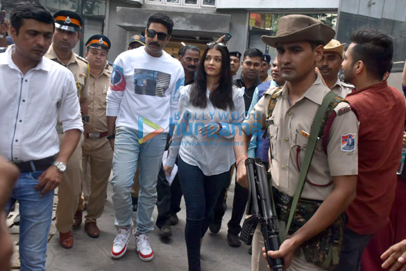 photos celebs snapped exercising their right to vote at the maharastra state elections6 2