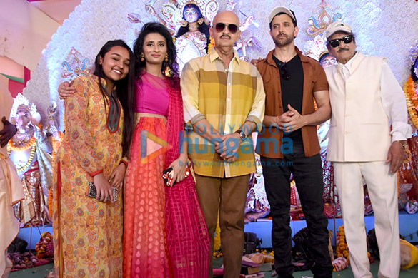 photos hrithik roshan and rakesh roshan snapped attending durga puja at the biswajeet chaterjee pandal in juhu 1