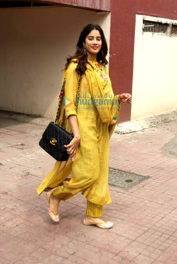 Photos: Janhvi Kapoor spotted at the Pilates gym Photos: Janhvi Kapoor spotted at the Pilates gym