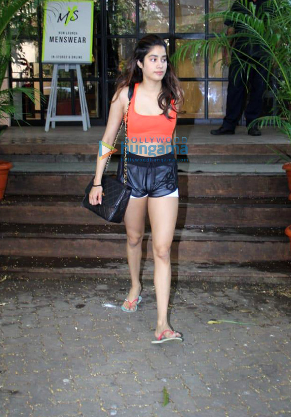 photos janhvi kapoor spotted at the gym 2 5
