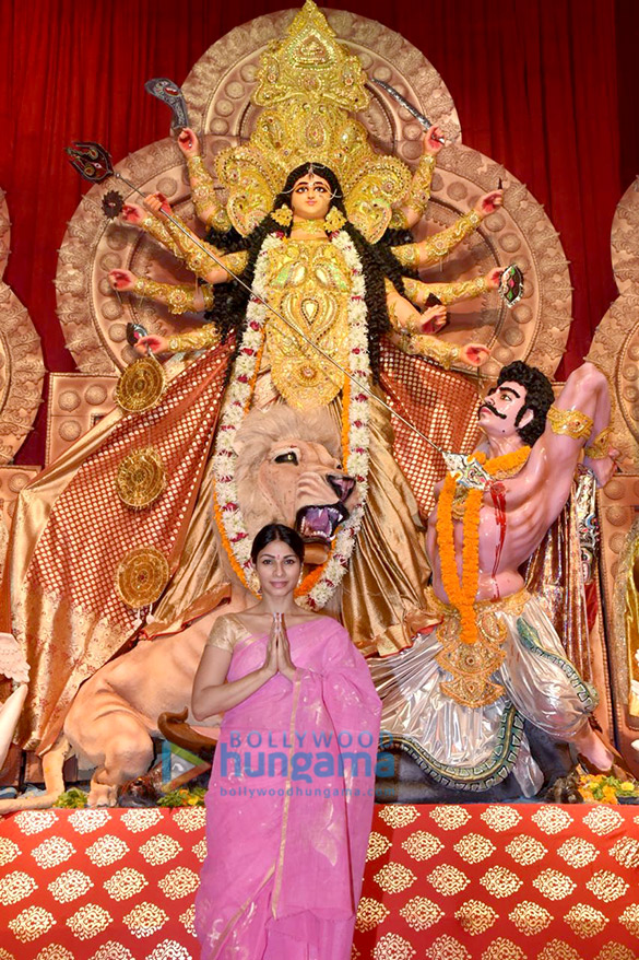 photos kajol tanishaa mukerji tanuja snapped during durga puja at north bombay sarbojanin 4