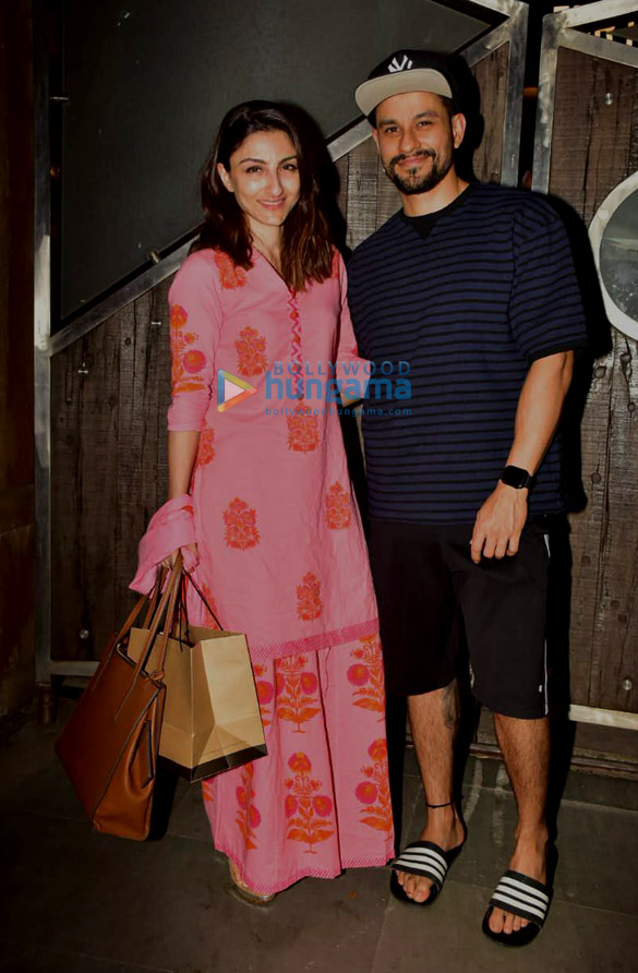 photos karisma kapoor soha ali khan and kunal khemu snapped at saif ali khan and kareena kapoor khans wedding anniversary party 6