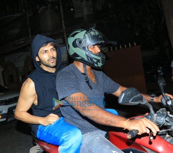 Photos: Kartik Aaryan snapped on a bike in Juhu Photos: Kartik Aaryan snapped on a bike in Juhu