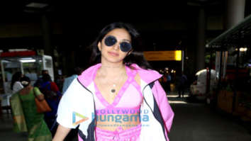 Photos: Kiara Advani, Vicky Kaushal, Priyanka Chopra Jonas, Adah Sharma and others snapped at the airport